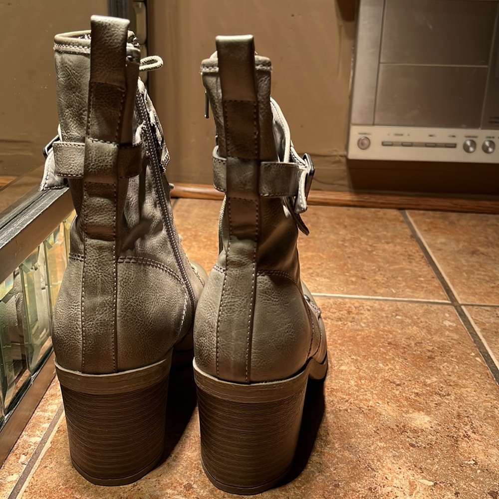 Guess Lace Up Boots - Picture 6 of 9